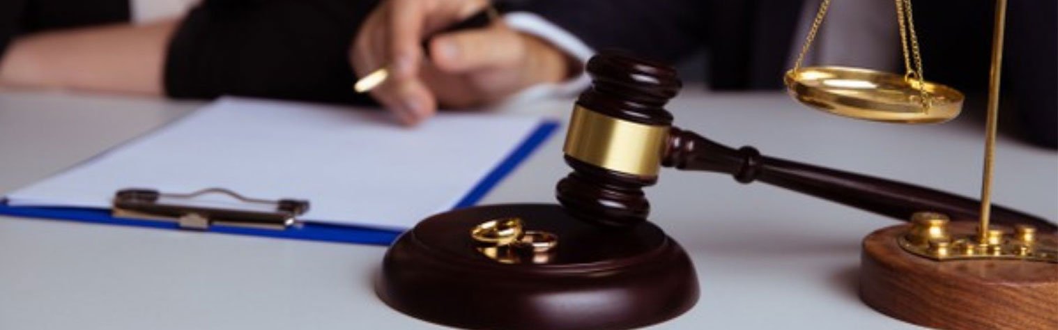 How to Protect Yourself Legally in Business Contracts